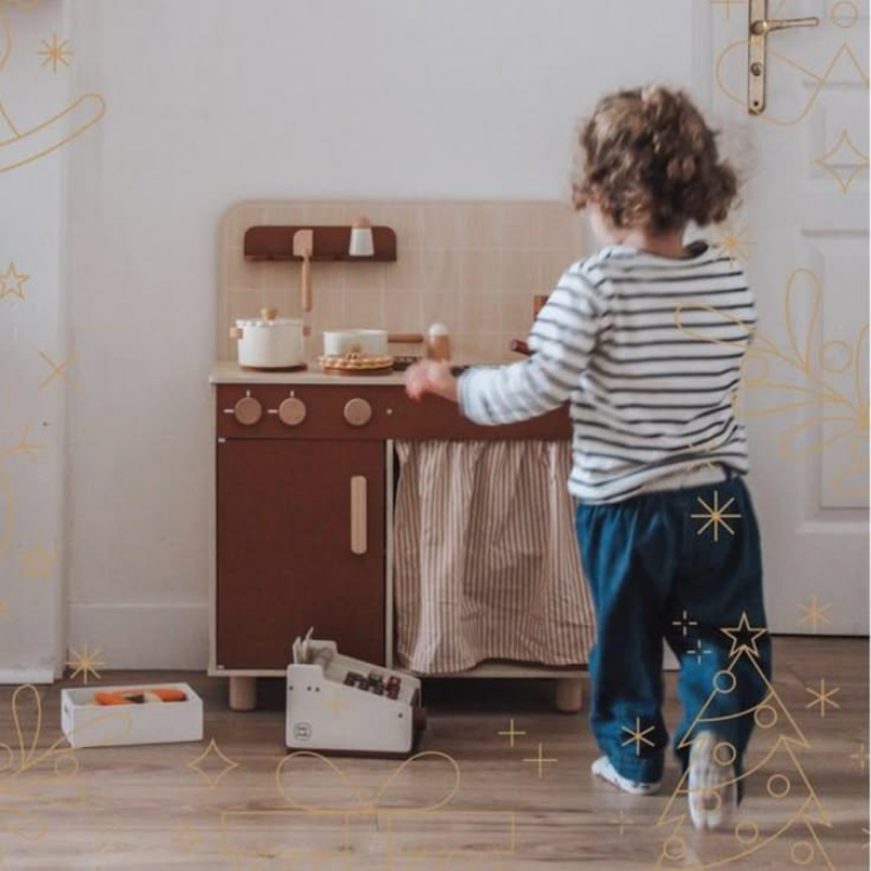 Cuisine enfant petite fille